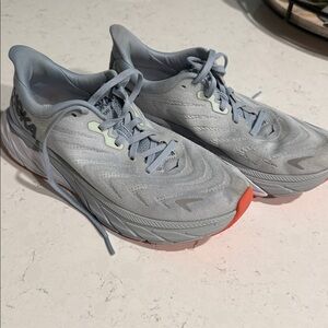 Hoka women’s arahi 4